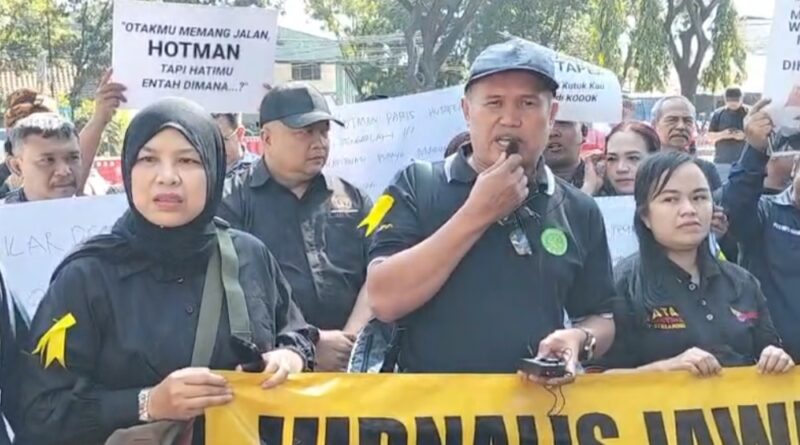 Jurnalis Jawa Barat, Gelar Aksi di Mapolda Jabar Desak Polri Tetap Usut Pengacara Hotman Paris