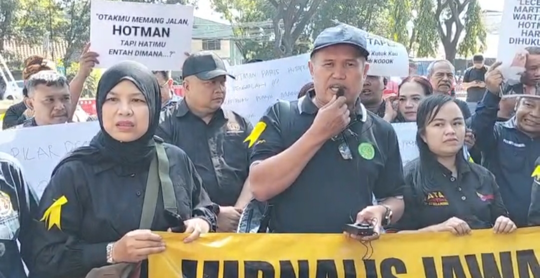 Jurnalis Jawa Barat, Gelar Aksi di Mapolda Jabar Desak Polri Tetap Usut Pengacara Hotman Paris