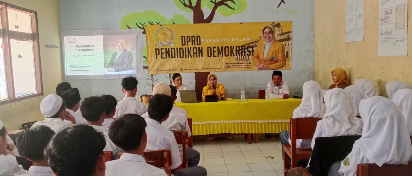 Tak Halangi Jarak, Tati Supriati Irwan Bakar Semangat Demokrasi Siswa MA Ishlahul Aqidah di Pelosok Cikalong.